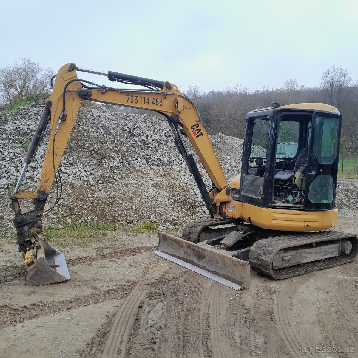 Bagr CAT 304