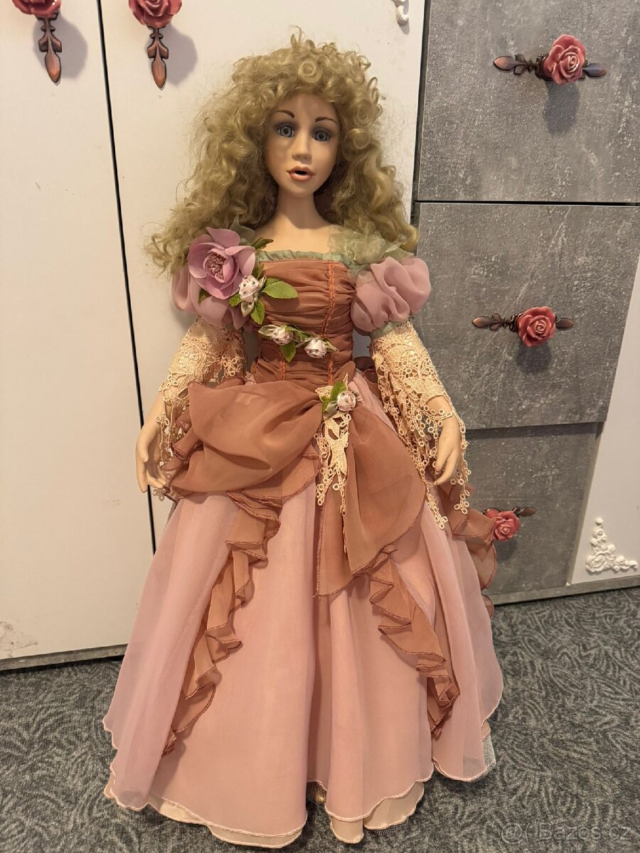 Sběratelská značená porcelánová panenka