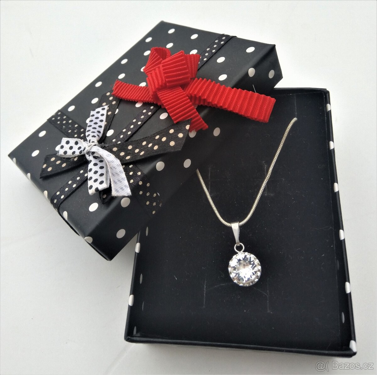 KRÁSNÝ DÁREK - Dámský řetízek se 4 různými přívěsky