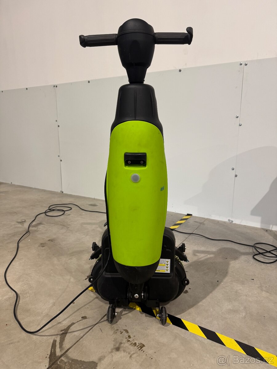 Podlahový mycí stroj 42 cm