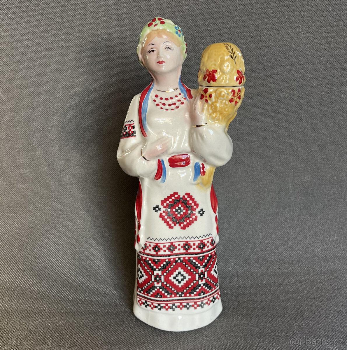 Figurální porcelánová karafa 700ml, Ukrajina
