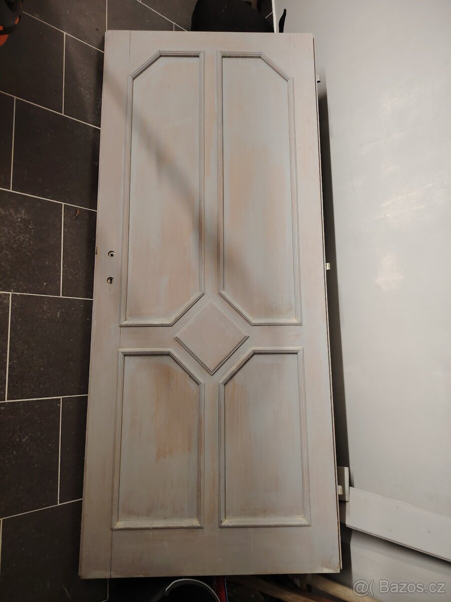 Celodřevěné dveře 80 levé.