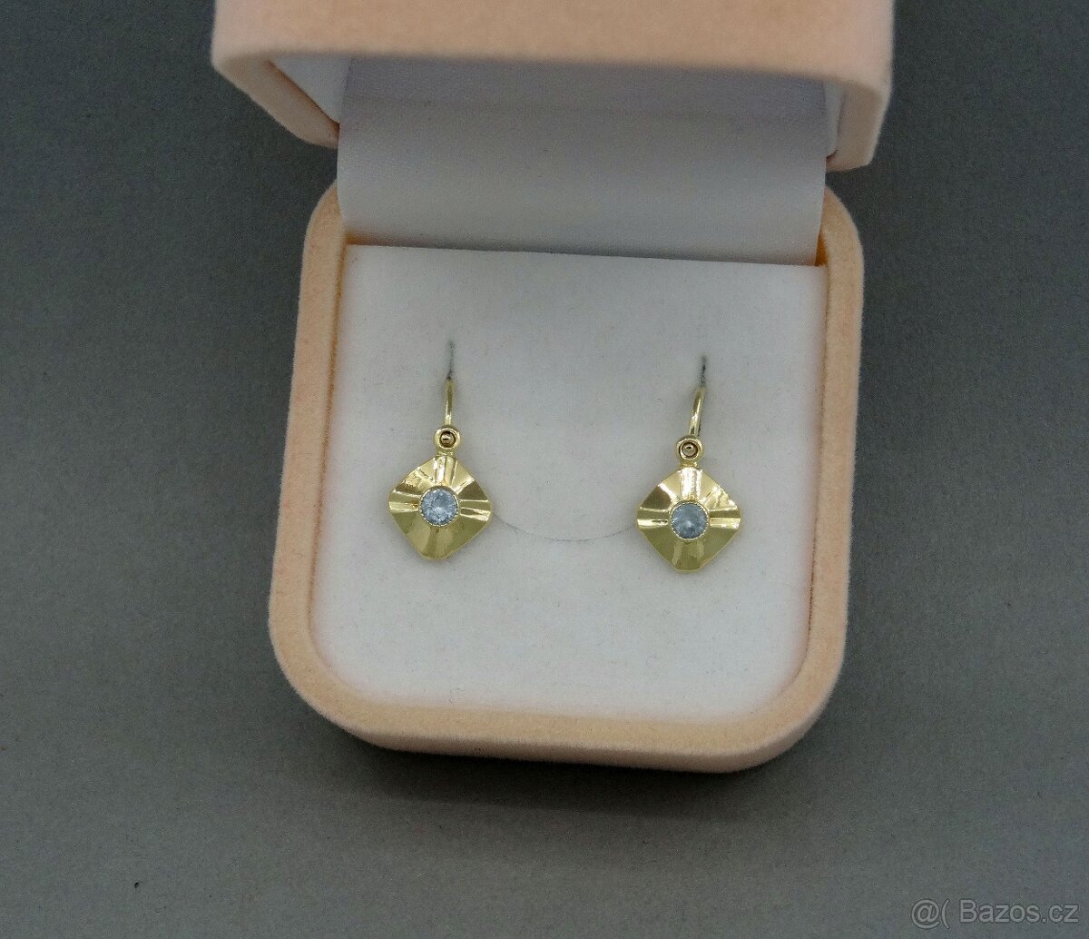 Pěkné zlaté náušničky