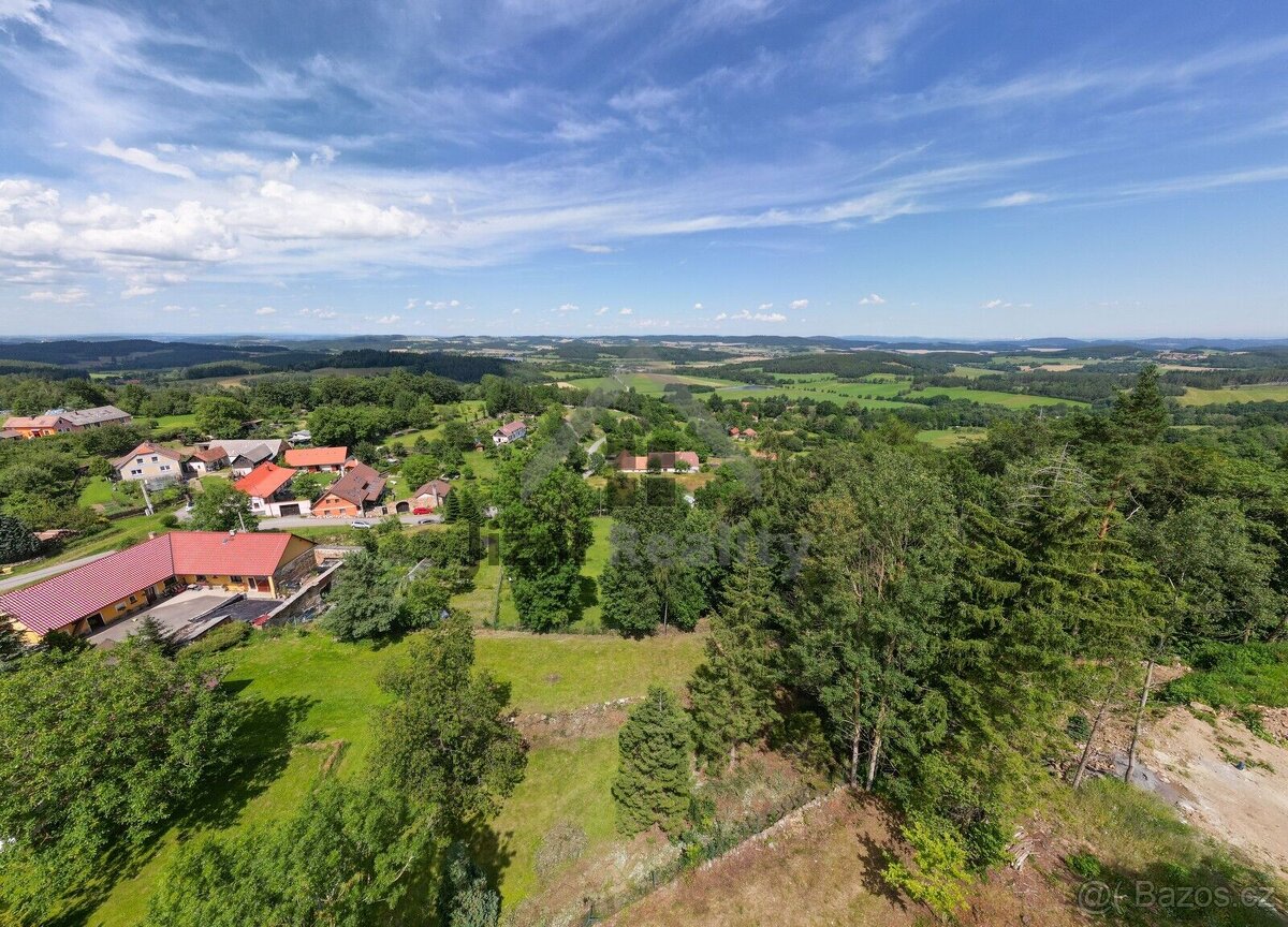 Stavební parcela 421 m2 v Horních Nakvasovicích