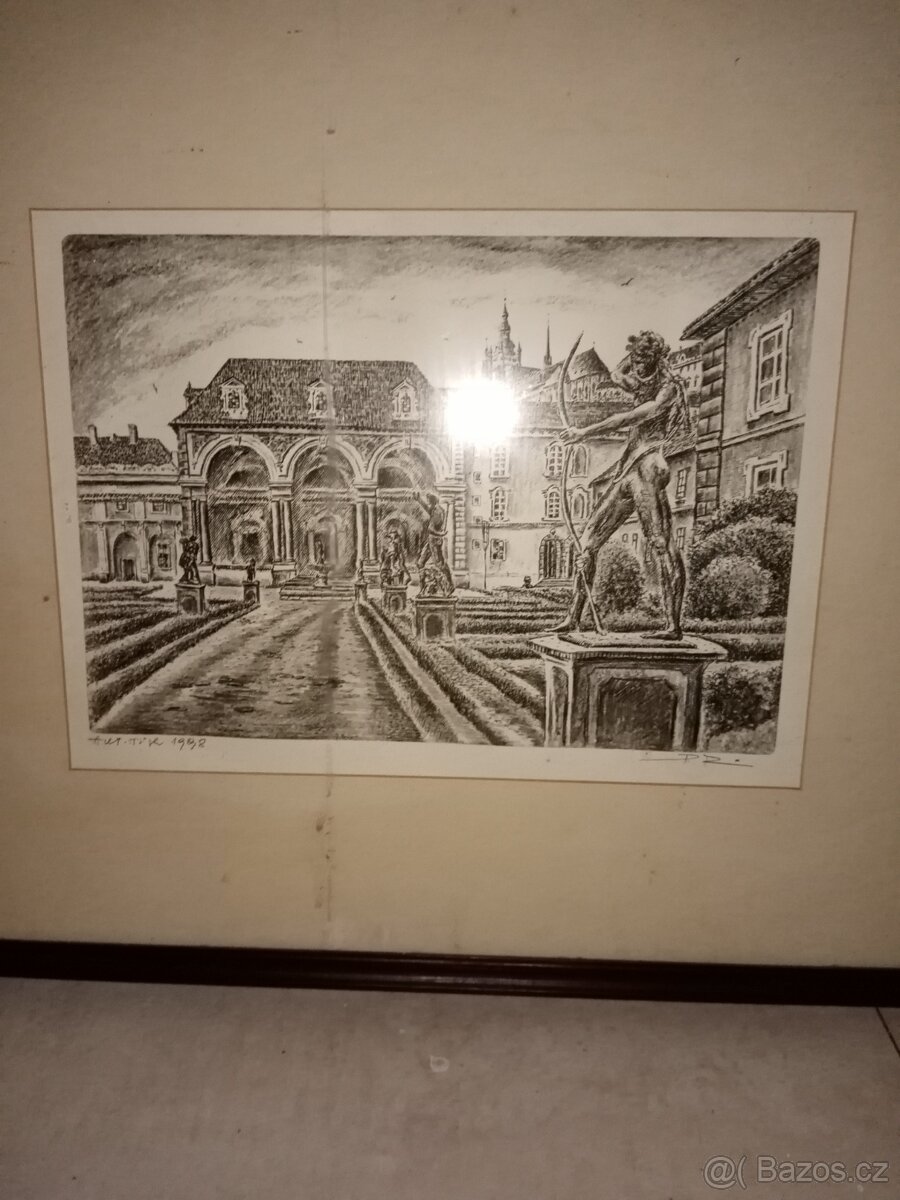 Více položek co vydite na fotkách jako celek za 300, Kč