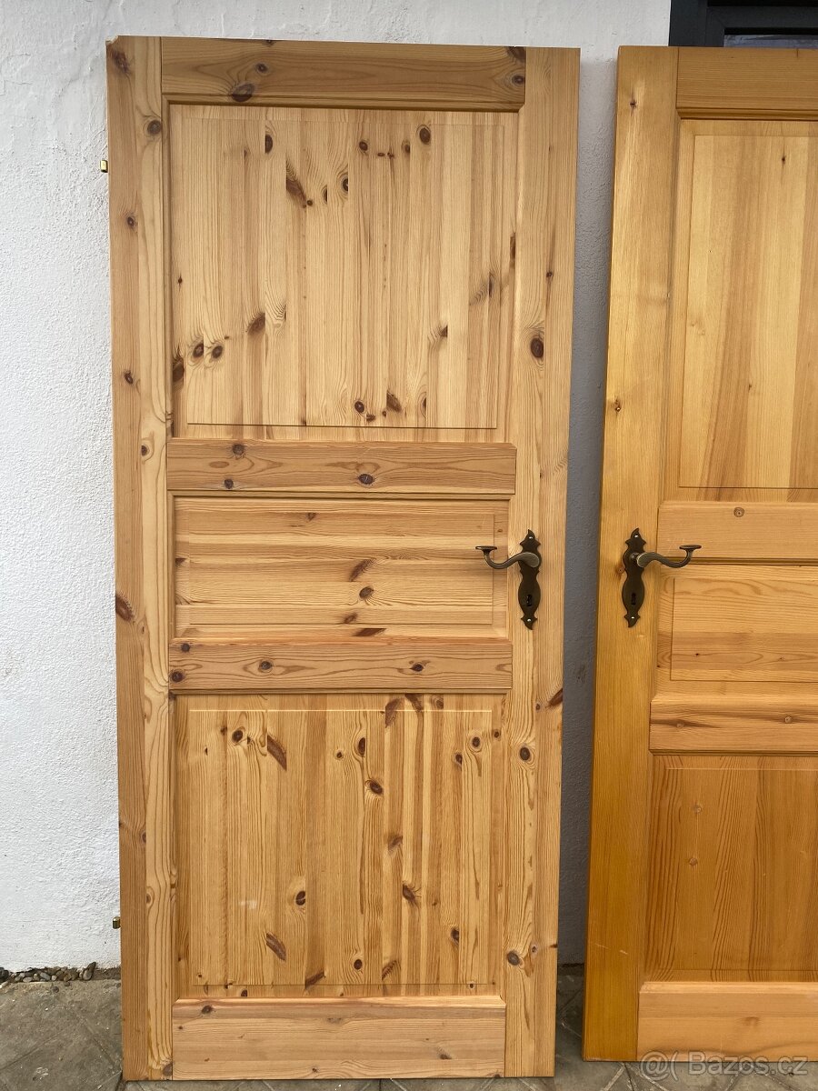 Masivní dveře levé 80 cm - AKCE doprava