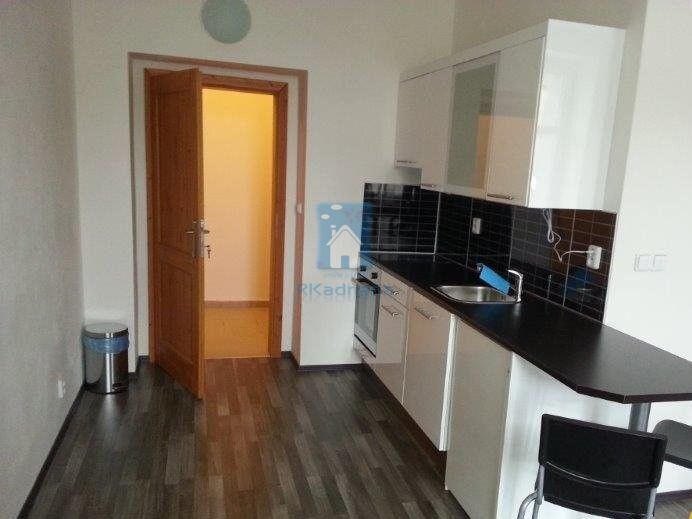 Nabízíme pronájem prostorného bytu 1+kk, 37 m2, Plzeň - Vých