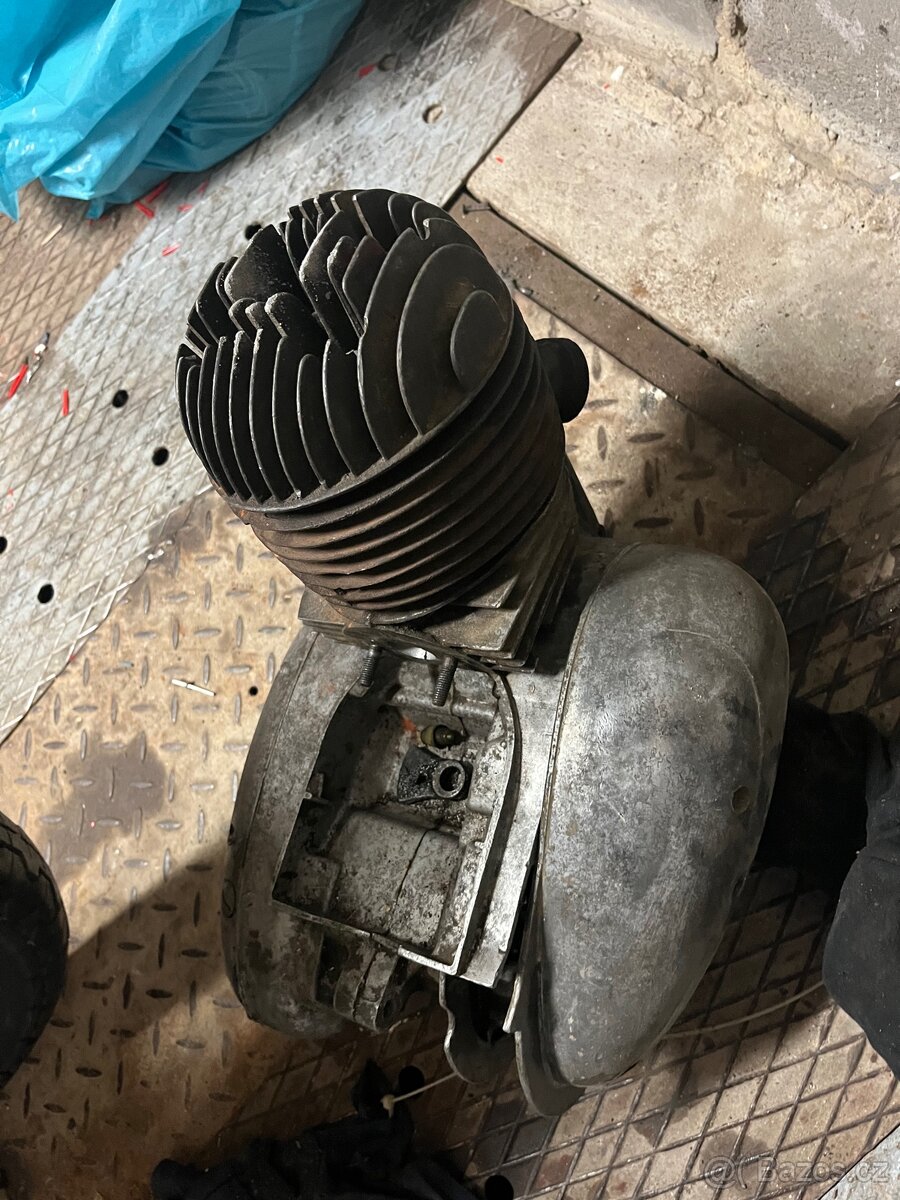 Motor Jawa 175