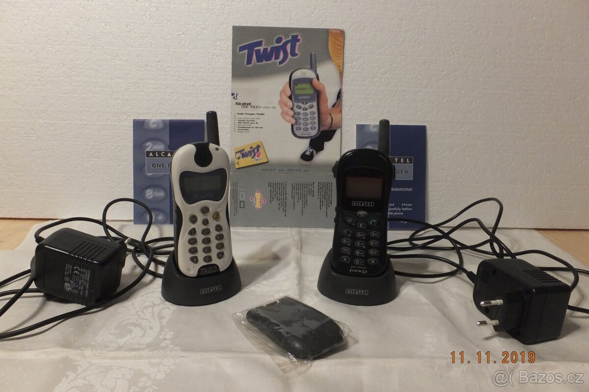 2 staré mobily ALCATEL z roku 2000