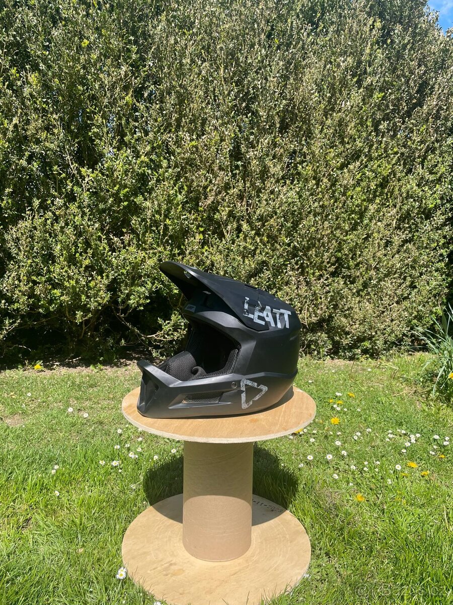 Prodám integrální helmu LEATT MTB Helm Gravity 1.0 (vel. M)