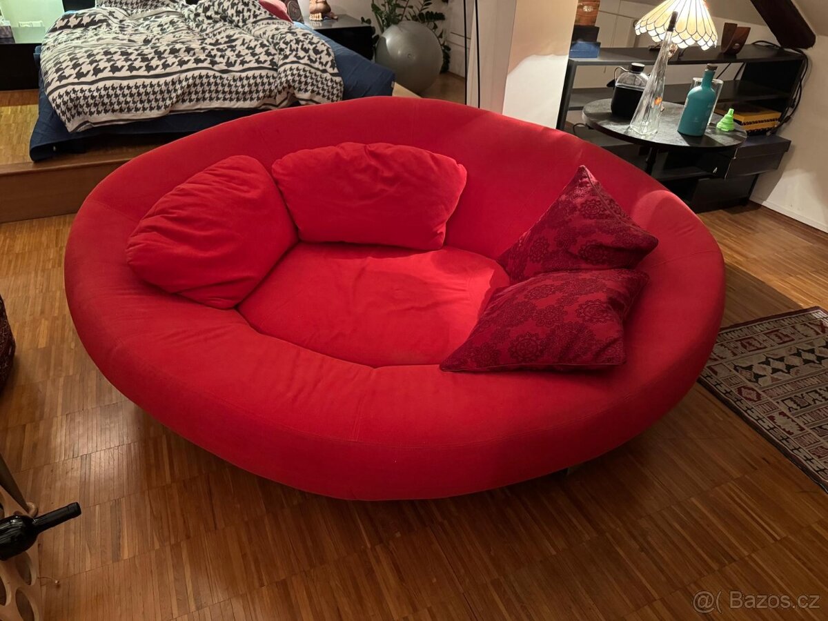 Designová UFO červená sedačka/pohovka. 170/200