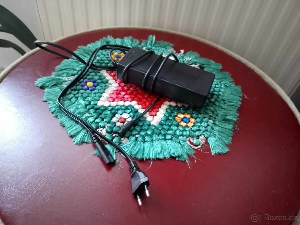 Nabíječka k elektro koloběžce InMotion S1F