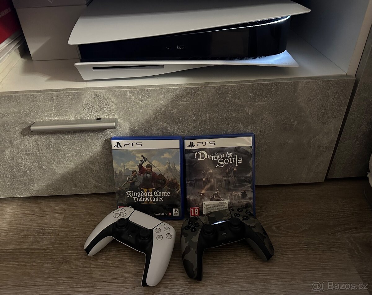 PS5 + 2 ovladače a hry