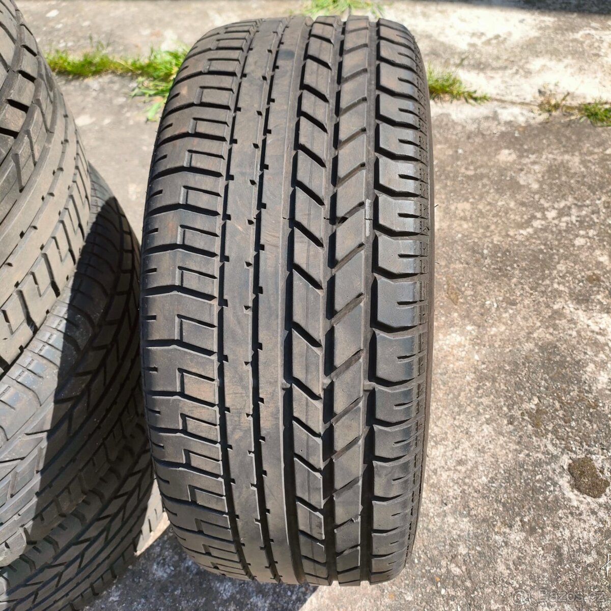 Prodám 4ks pneu Pirelli P Zero 235/50 ZR 17 4ks vzorek 4-5mm