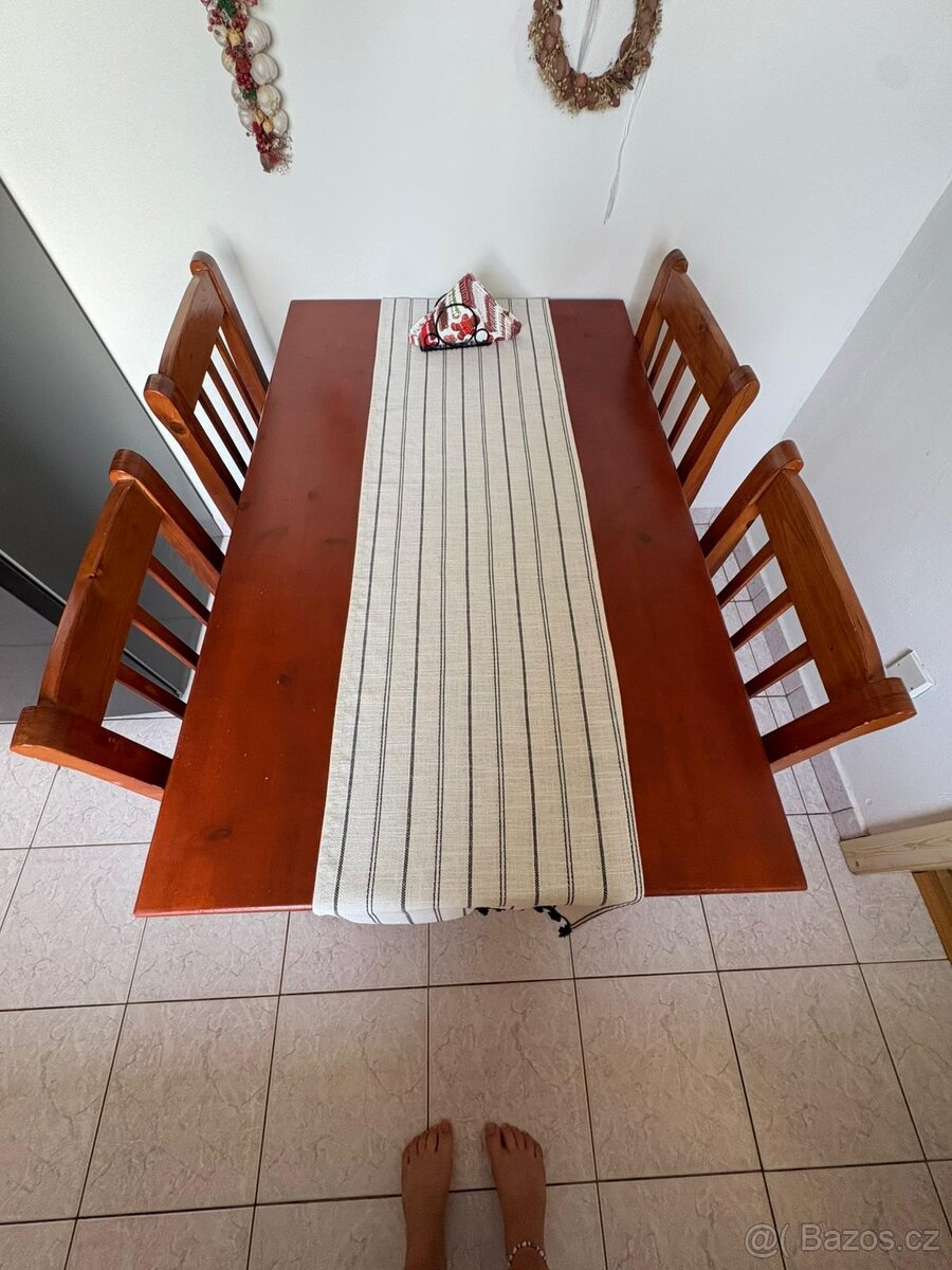 Jídelní stůl a židle