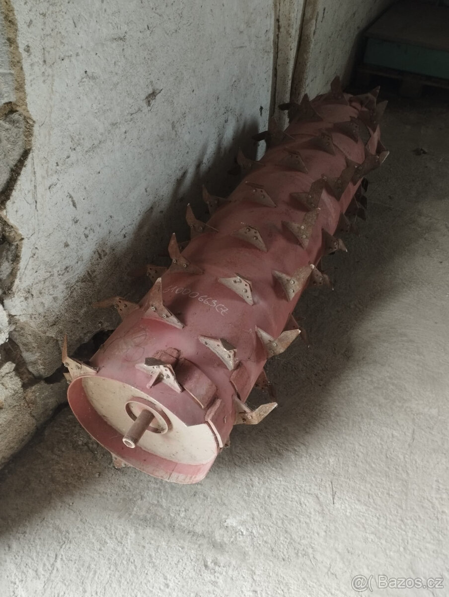 válec frézy na krmný vůz