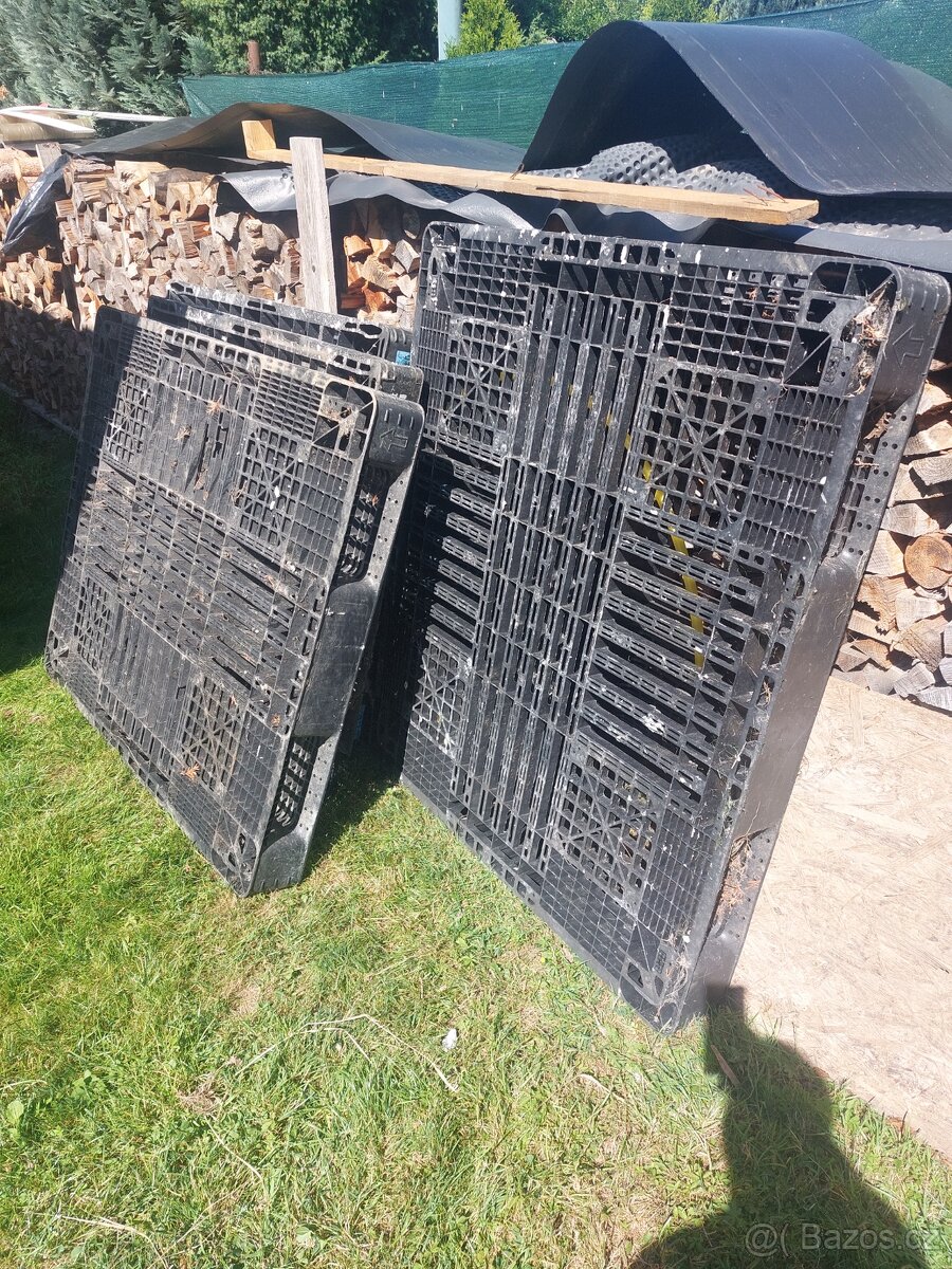 Plastove palety ZA ODVOZ