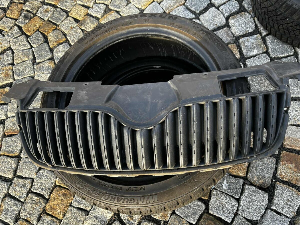 Škoda Rapid - maska