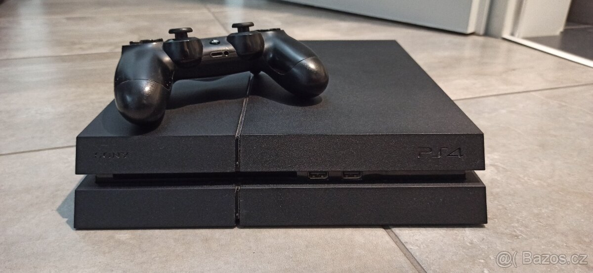 Sony PlayStation 4 (CUH-1216A)