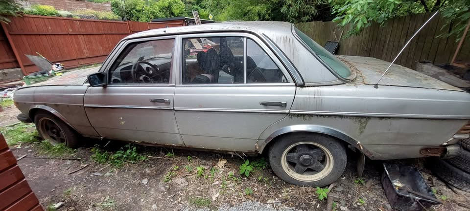 Mercedes w123 200D sTP v depozitu.