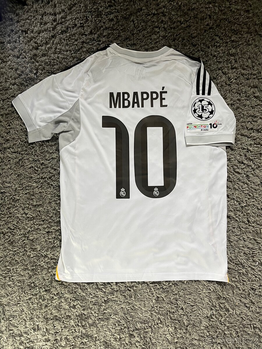 Mbappe Real Madrid dres