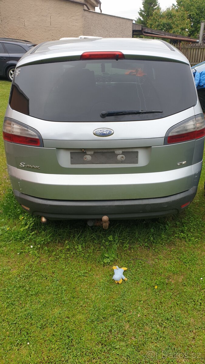 Prodám na ford s-max zadní víko , vrata kufru