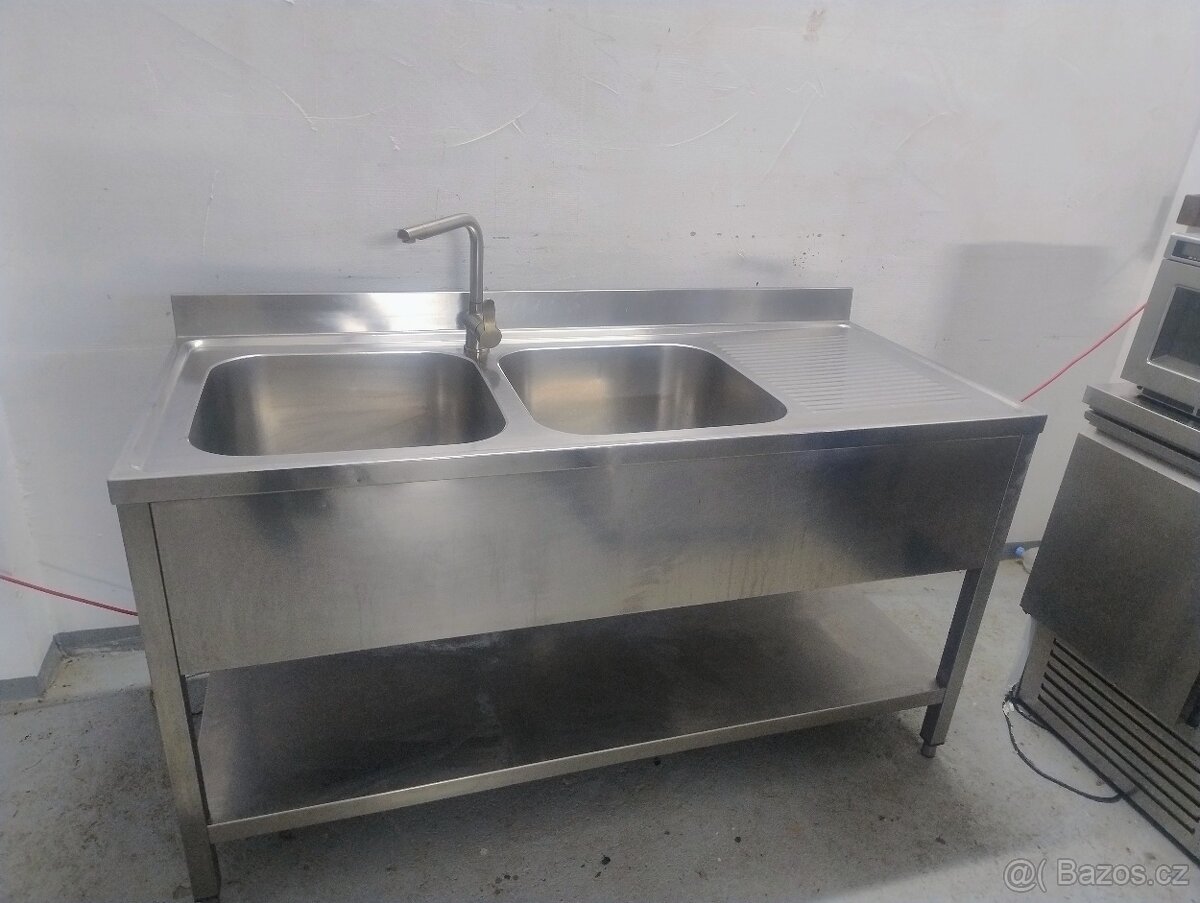 Nerezový dvoudřez s baterií