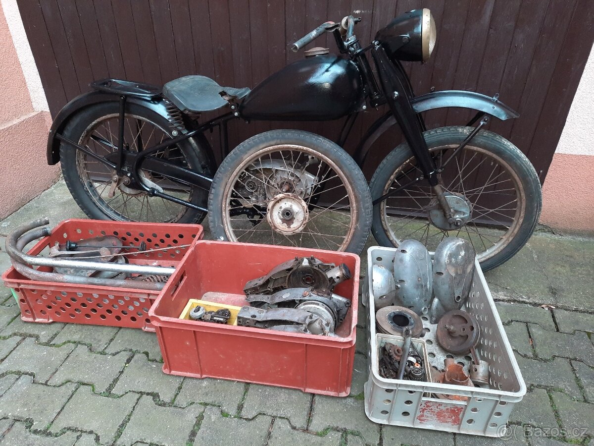 Čz 125 T + nahradni díly