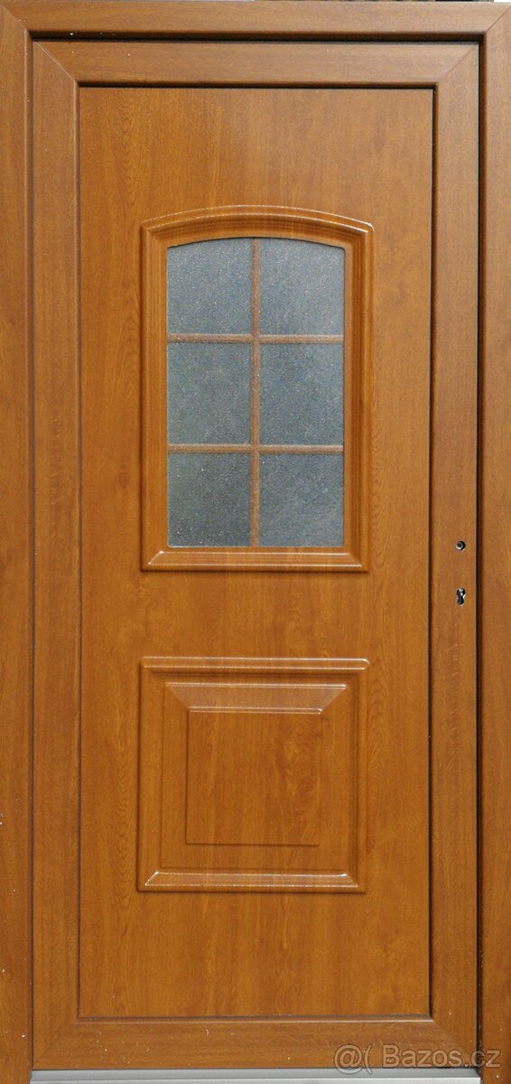 dveře vchodové zlatý dub
