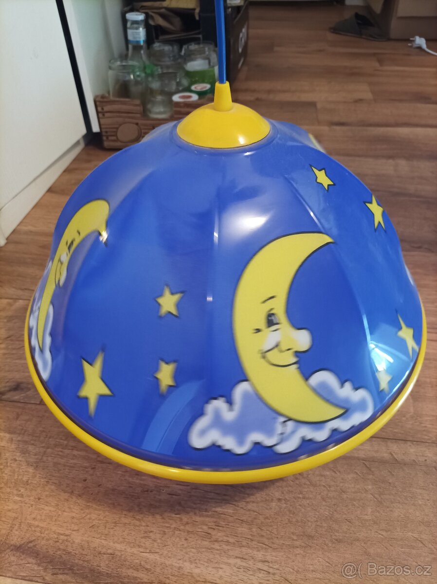 Detsky lustr s mesicem