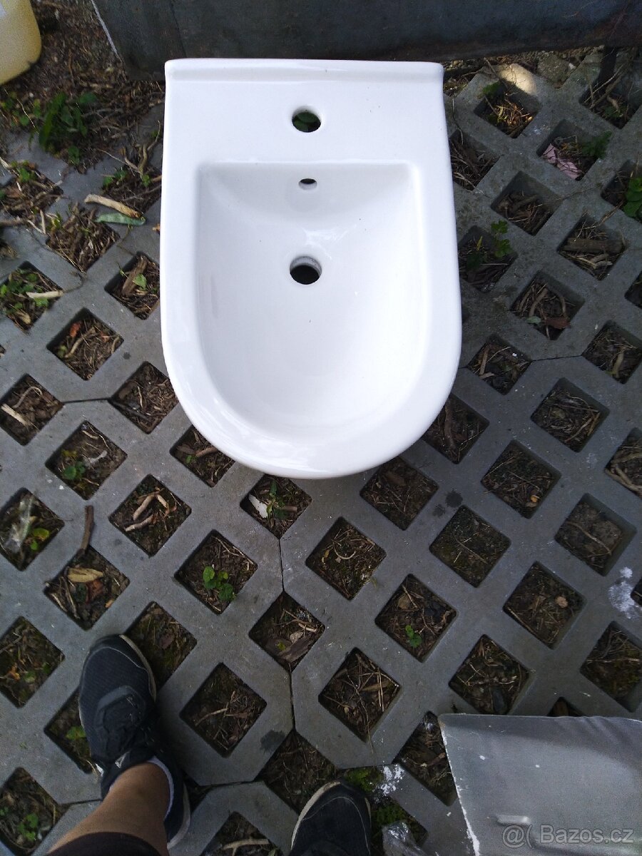 Závěsný bidet bílý Vitra