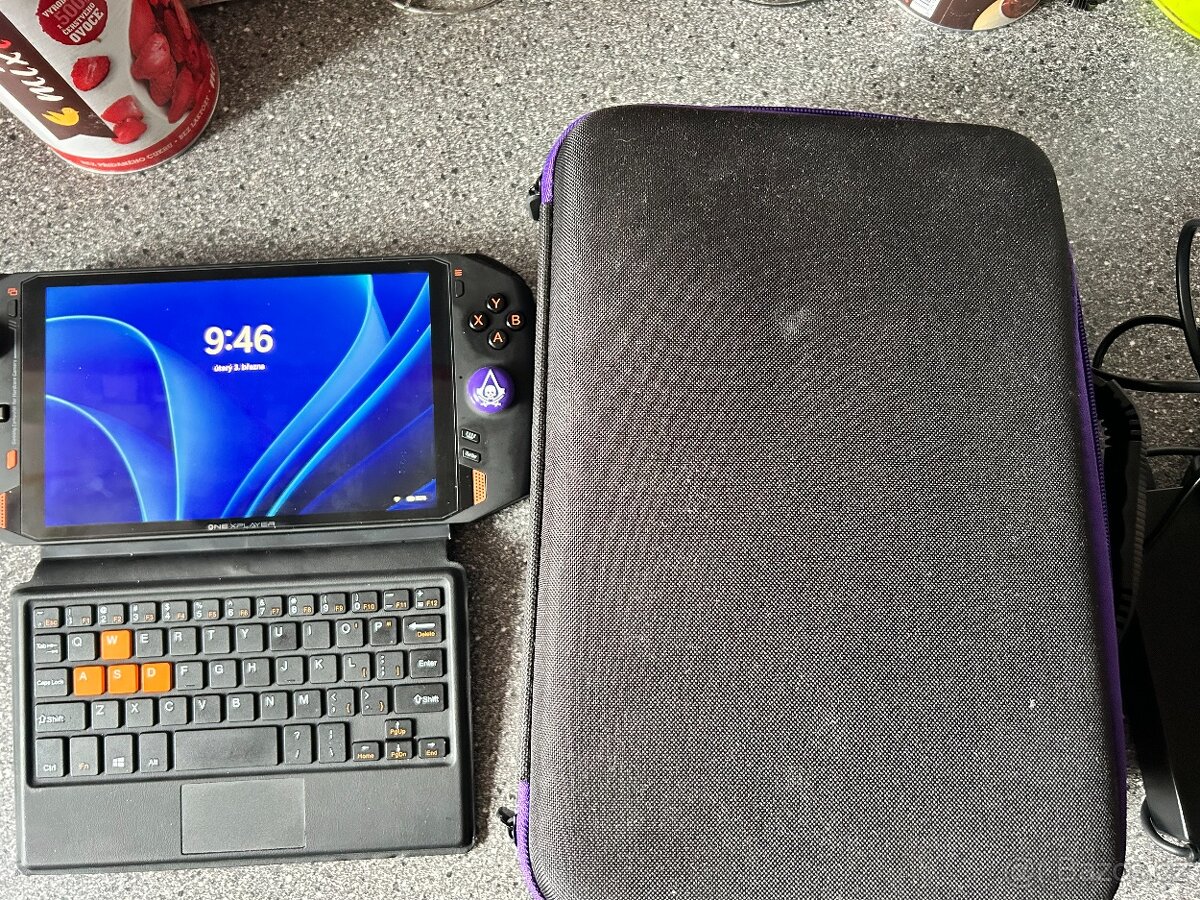 OneXplayer 1S handheld herní konzole