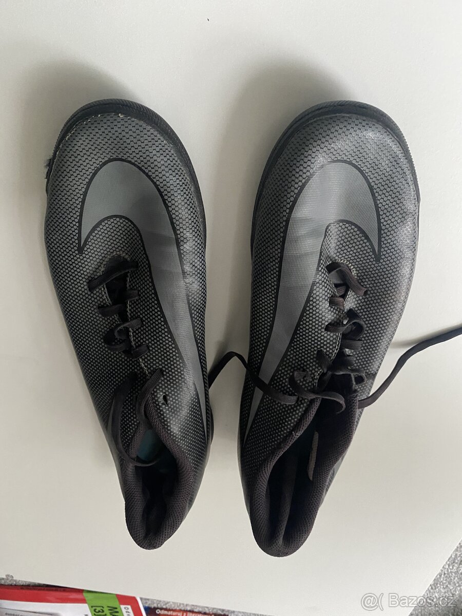 NIKE Šedé turfy