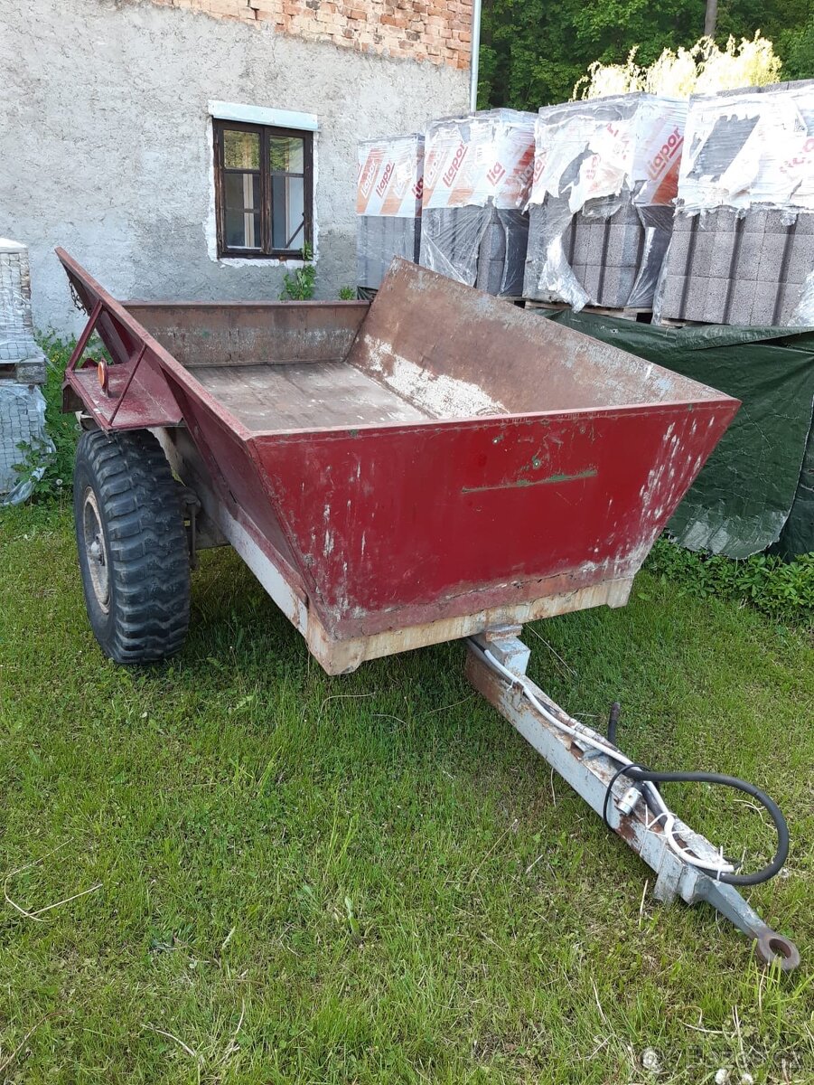 Vlek za traktor sklápěcí