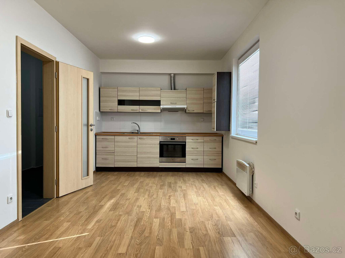 Pronájem bytu 2+kk s balkonem