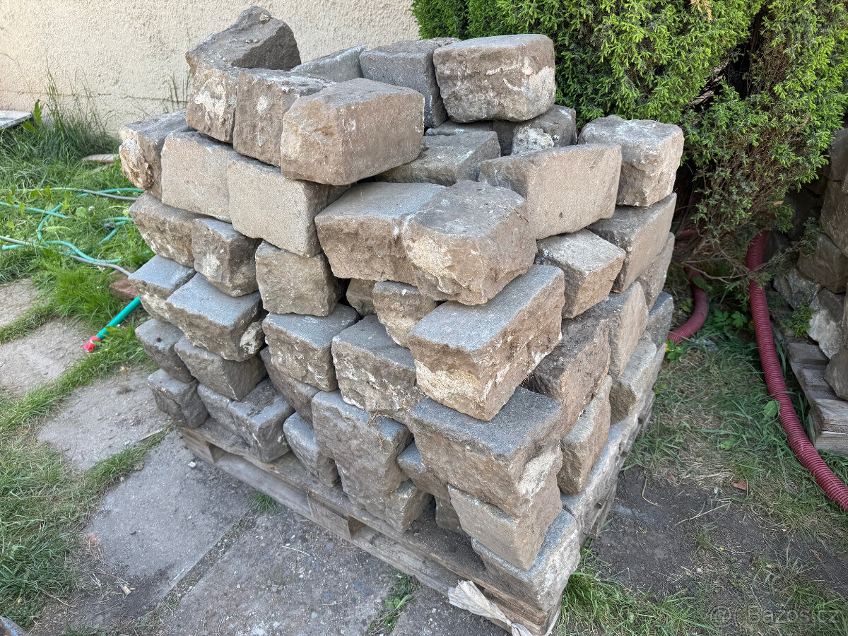Použité žulové dlažební kostky