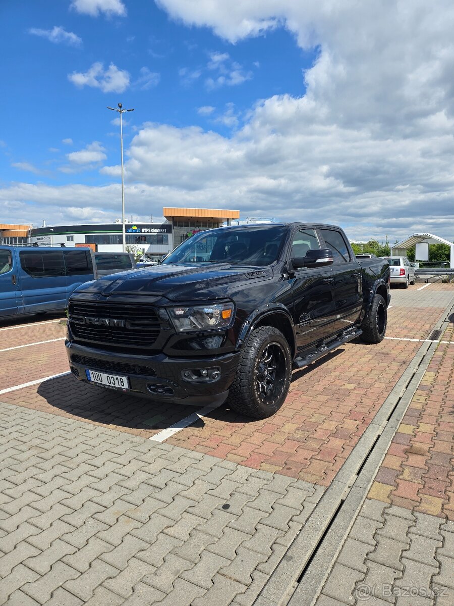 Dodge RAM 1500. 5.7 V8 HEMI