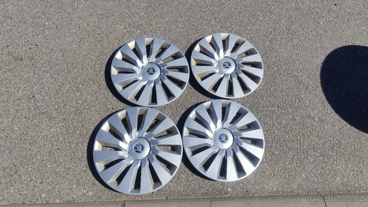 Škoda kryty kol poklice R15 5E0 601 147