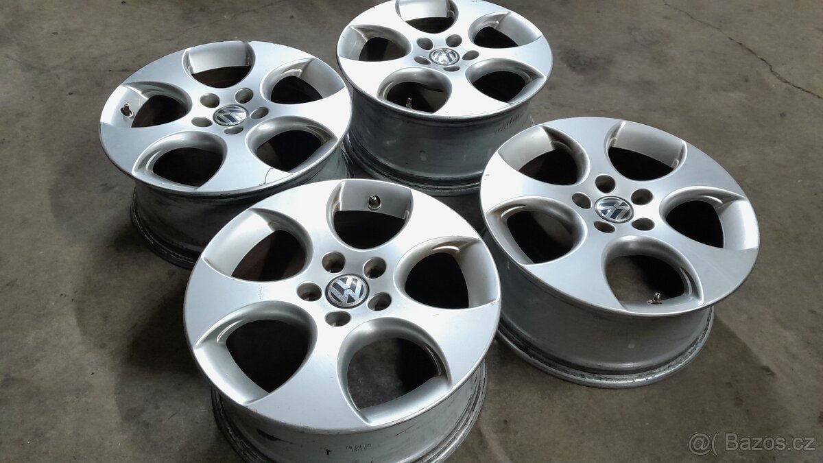Prodám alu kola R17 vw GTI