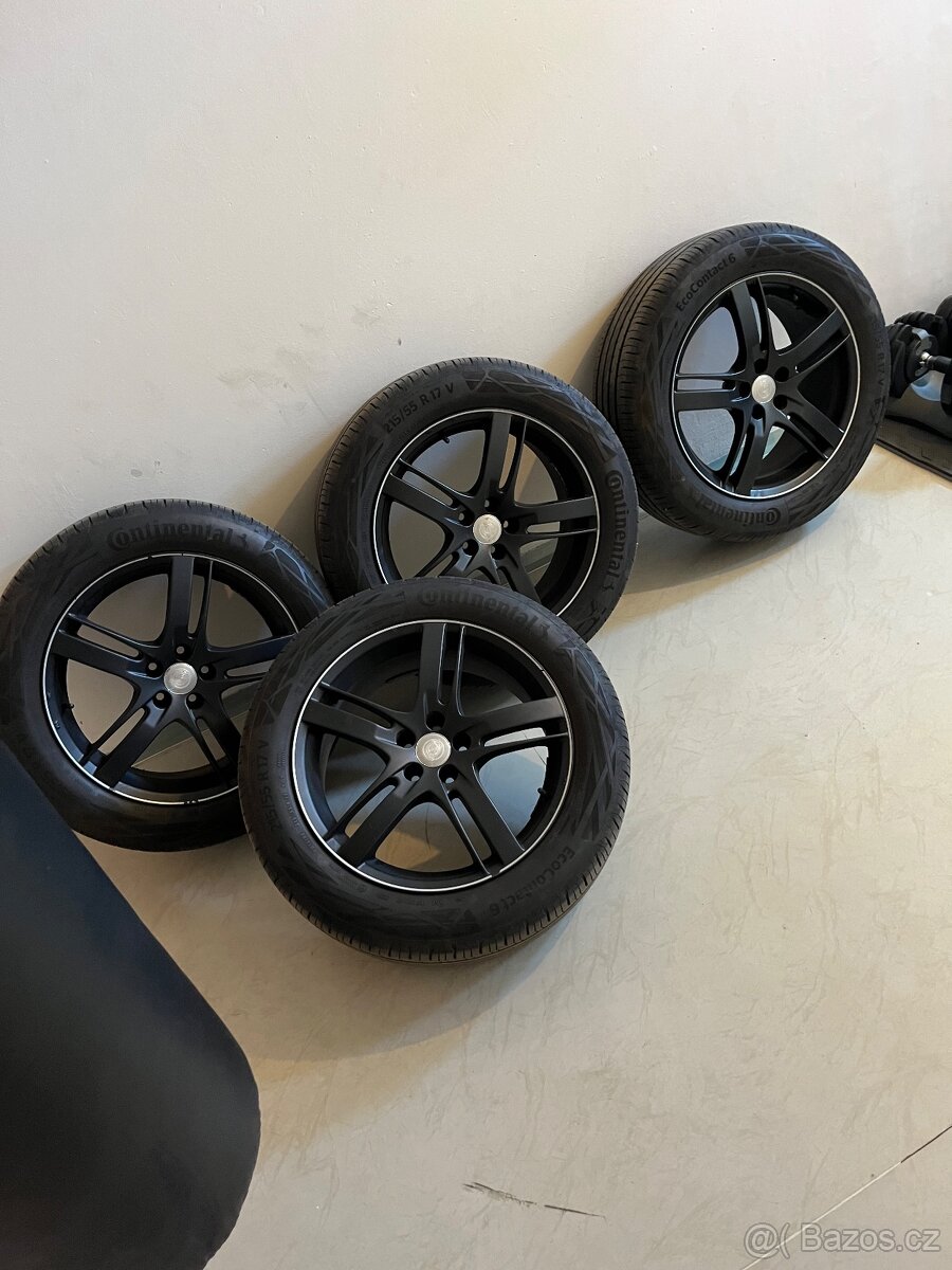 Černá Litá Kola 215/55 R17