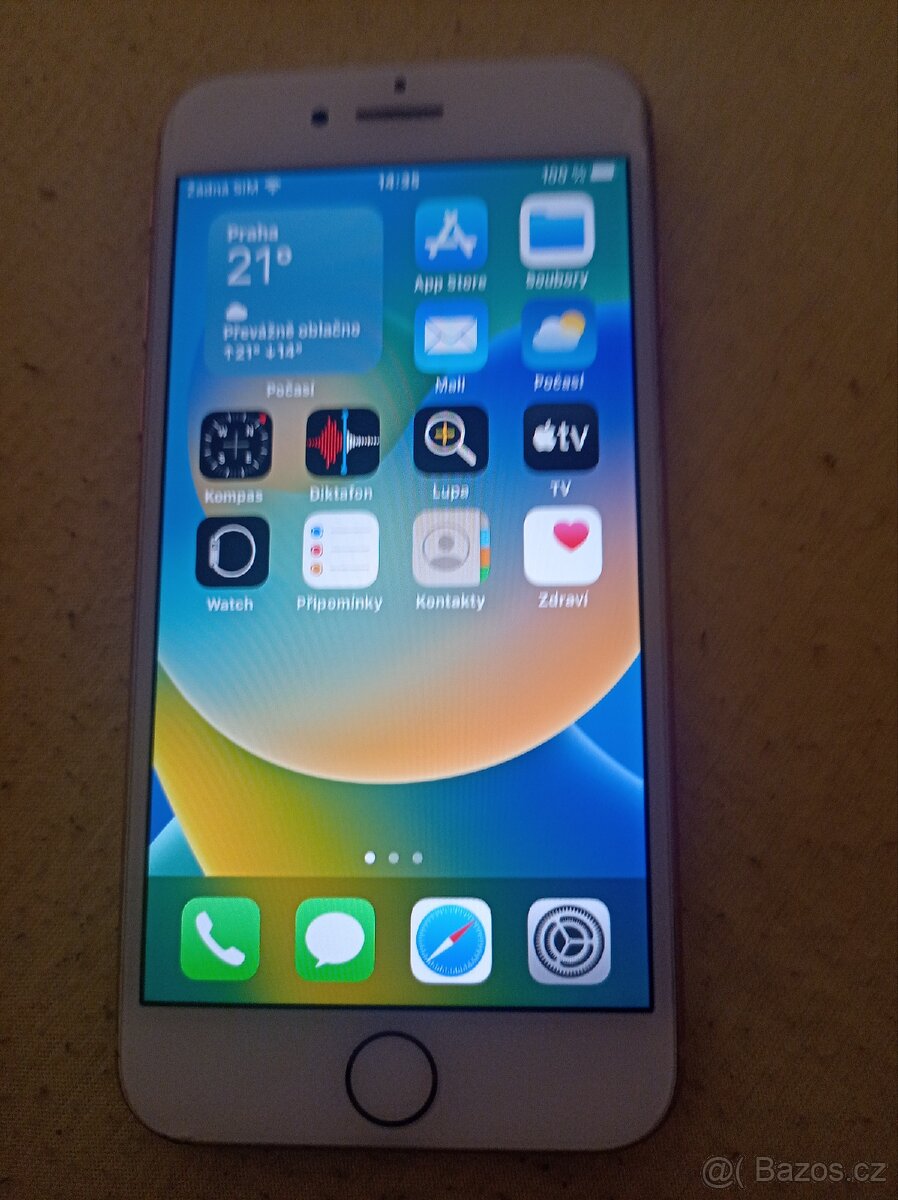 iPhone 8 .64g funkční v zadu prasklina kryt to spravi