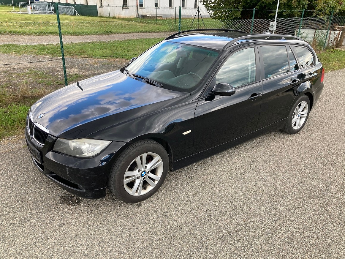 Rozprodam na nahradni dily BMW E91 318D/105KW