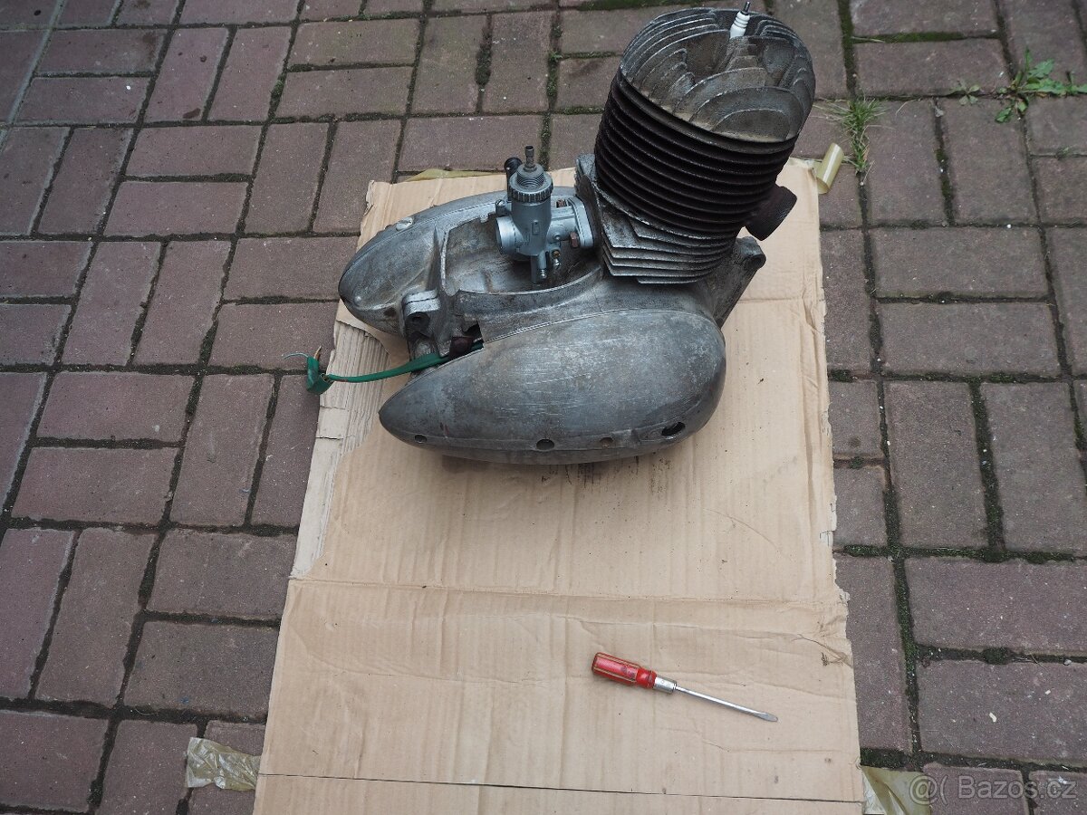 Jawa 250/353 kývačka-motor