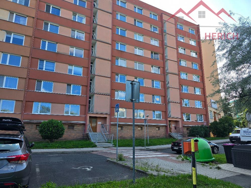 Pronájem bytu 1+1 s lodžíí, 36 m2, ulice Kundratická, Chomut
