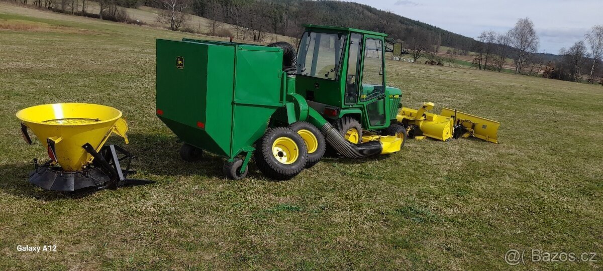 Komunalni traktor