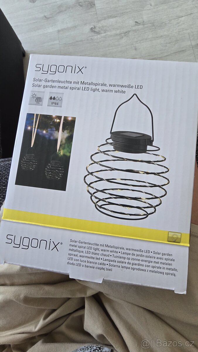 Solární zahradni lampa
