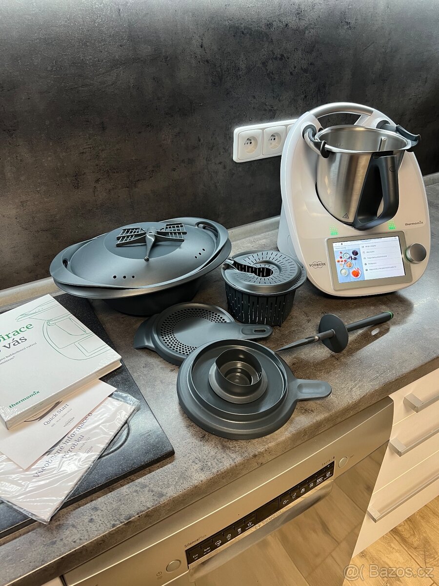 Thermomix TM6  jako nový, kupovaný říjen 2024