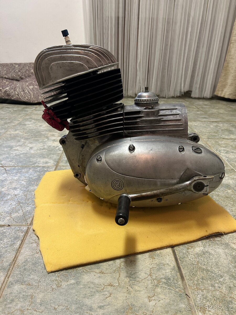Motor ČZ 250/455