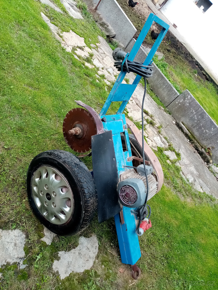 Řezačka na beton /pojízdná - jednoosá/