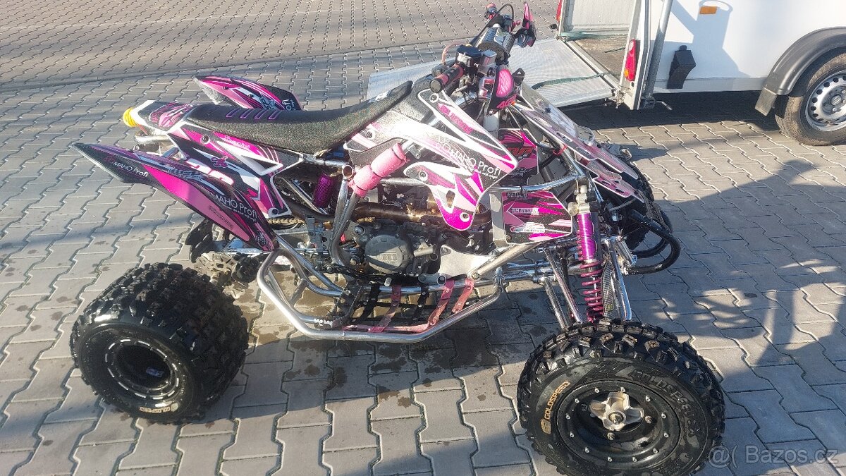 Juniorská závodní čtyřkolka